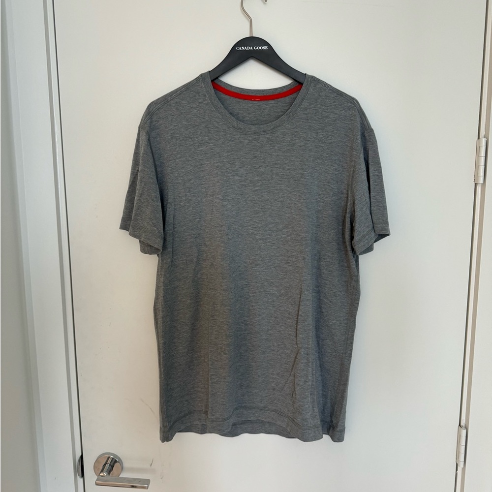 Men’s Lululemon 5 year basic tee heather grey large